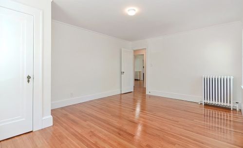 2142 Commonwealth Ave, Newton MA 02465-2914 exterior