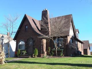 354 Montrose Ave, Canton, OH 44708-5631