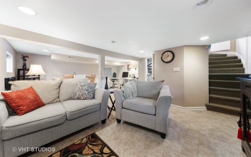 170 Pick Ave, Elmhurst IL 60126-3018 exterior