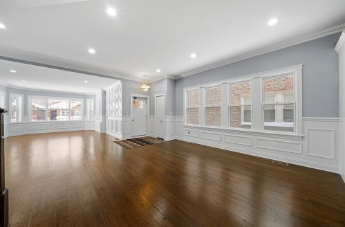 7920 Crandon Ave, Chicago IL 60617-1147 exterior