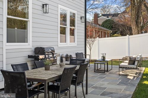 6714 Van Fleet Dr, Mc Lean VA  22101-5140 exterior