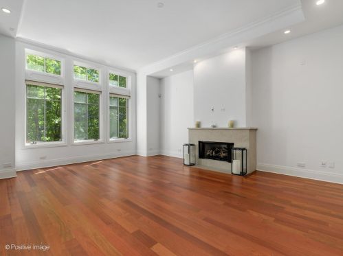 422 Huron St, Chicago IL  60654-8475 exterior