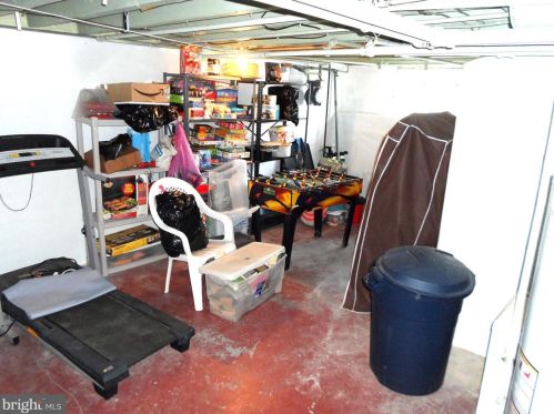 6147 Erdrick St, Philadelphia PA 19135-3516 exterior