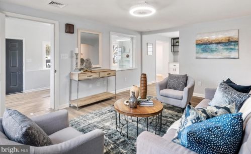 1 Scarlet Ave, Chester PA 19014-2122 exterior