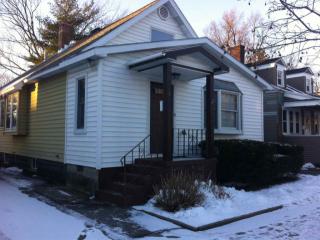1115 Keyes Ave, Schenectady NY  12309-5725 exterior