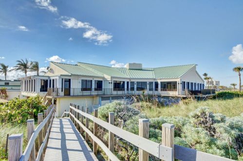 2400 Ocean Dr, Fort Pierce FL  81111-8018 exterior