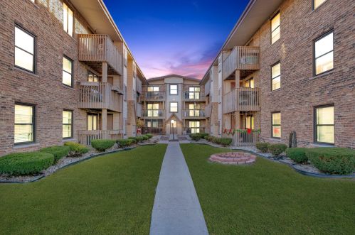 4553 56th St, Chicago IL 60629-5326 exterior