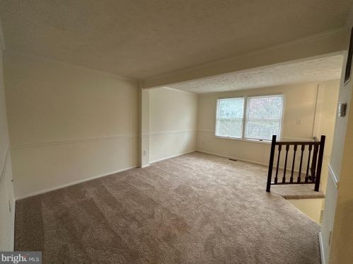 5857 Chrysanthemum Dr, Alexandria VA  22310-1740 exterior