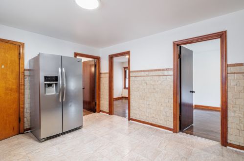 7045 California, Chicago IL 60645-1308 exterior