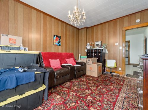 2008 Addison St, Chicago IL 60618-6102 exterior