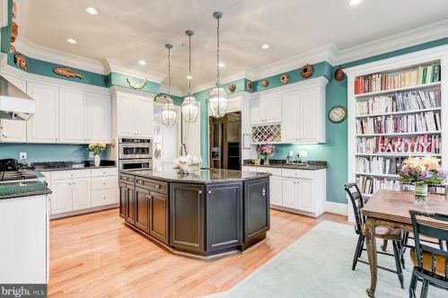 12561 Ansin Cir Dr, Rockville MD 20854-6912 exterior