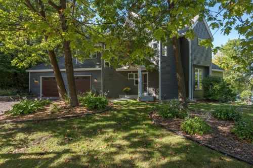 3370 Julian Dr, Chaska MN  55318-1104 exterior