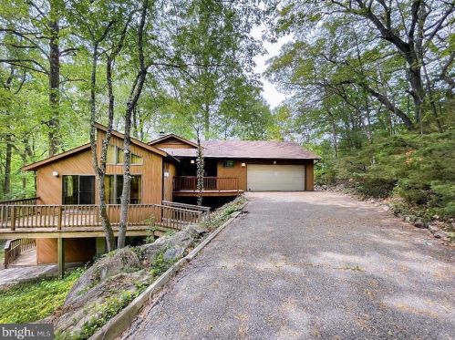 8 Allen Dr, Kinnelon, NJ 07405-2924