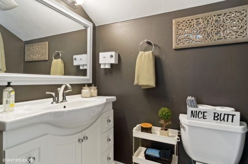 5908 Elston Ave, Chicago IL 60646-5508 exterior