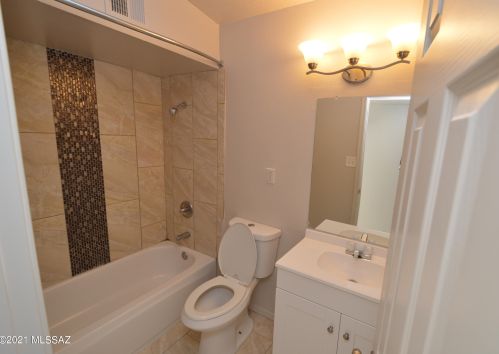 372 Corona Rd, Tucson AZ 85746-8809 exterior