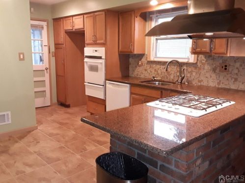 180 Olive St, Piscataway NJ 08854-1941 exterior