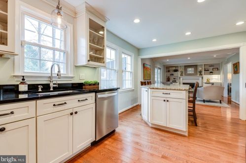 2122 Rampart Dr, Alexandria VA exterior