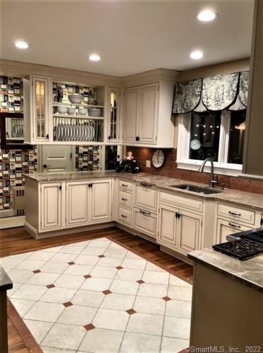 57 Carrington Ave, Milford CT 06460-6518 exterior