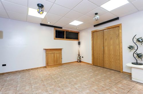 4323 Kedvale Ave, Chicago IL  60641-2395 exterior