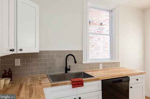 214 James St, Lancaster PA 17603-2839 exterior