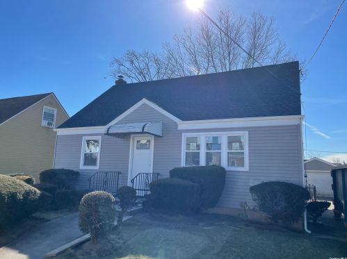 2037 Essex Pl, Valley Stream, NY 11580-2303
