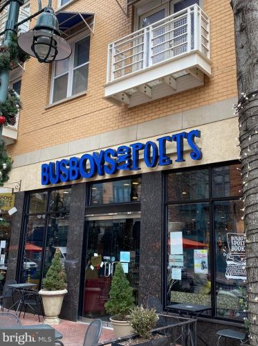 2406 Dearing St, Alexandria VA 22302-1806 exterior