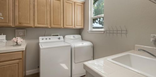 1413 Haddington Dr, Folsom CA 95630-5311 exterior