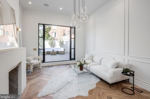 2013 Q St, Washington DC 20002-2373 exterior