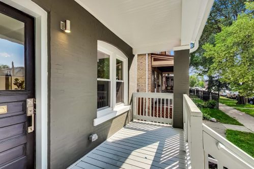 2830 Barry Ave, Chicago IL  60618-7016 exterior