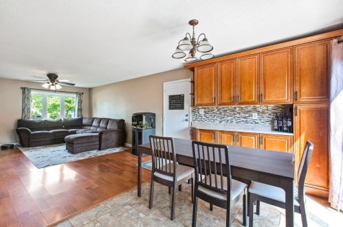 1015 Stratford Cir, Streamwood IL  60107-2111 exterior