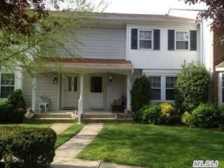 218 Summit Way, Syosset NY  11791-4318 exterior