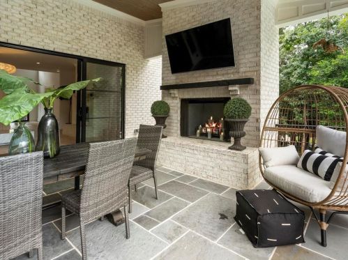 4736 Lk Forrest Dr, Atlanta GA 30342-2217 exterior