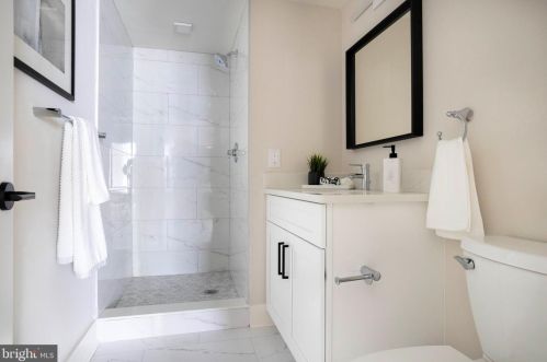 1805 Howard St, Philadelphia PA 19122-2445 exterior