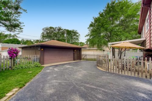 366 Commonwealth Ln, Elmhurst IL 60126-4918 exterior