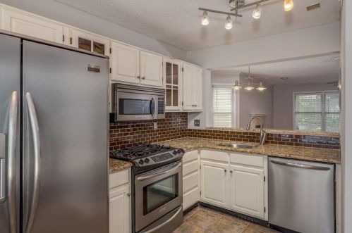 501 Defoors Lndg, Atlanta GA  30318-7541 exterior