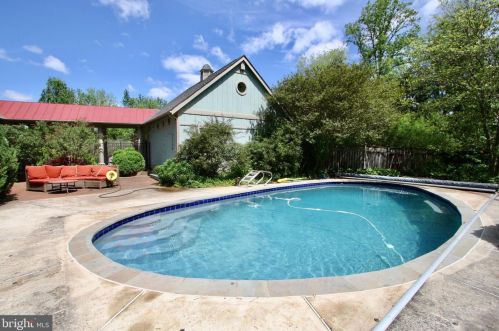 11628 Glen Rd, Rockville, MD 20854-1210