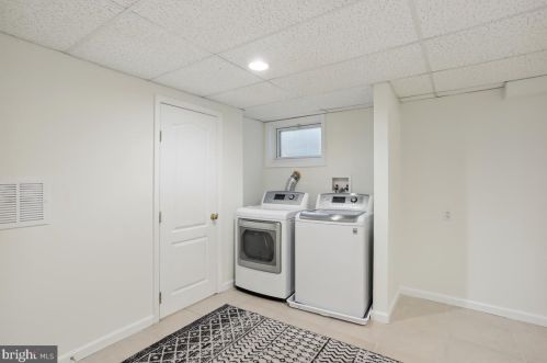 218 Forest Ave, Rockville MD 20850-1820 exterior