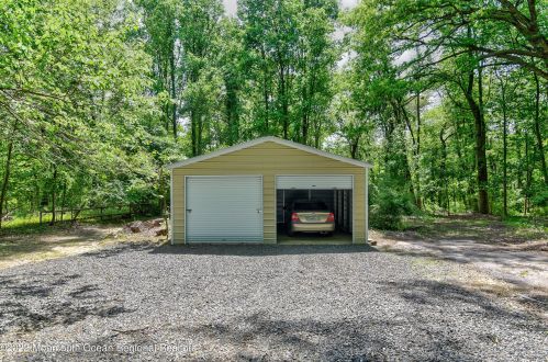 195 County Line Rd, Jackson Twp, NJ 08527-4422