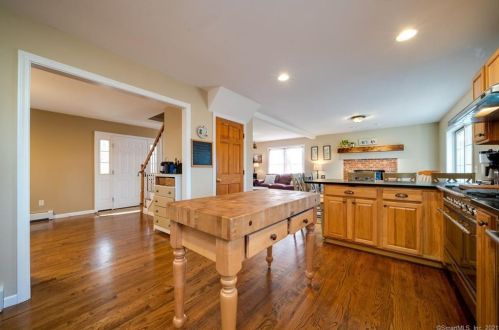 232 Burnham Rd, Exeter CT 06249-1404 exterior