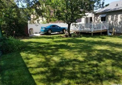 991 Dana Ave, Valley Stream NY 11580-1310 exterior