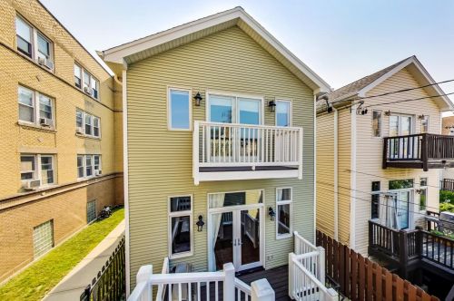 5056 Claremont Ave, Chicago IL  60625-1810 exterior