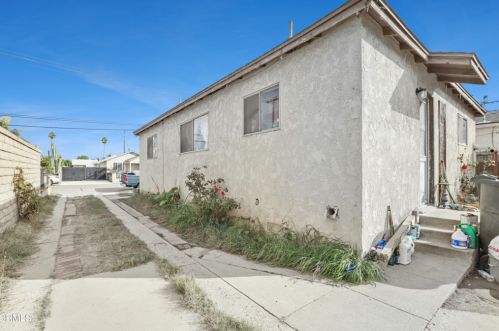 417 Hayes Ave, Oxnard, CA 93030-3641