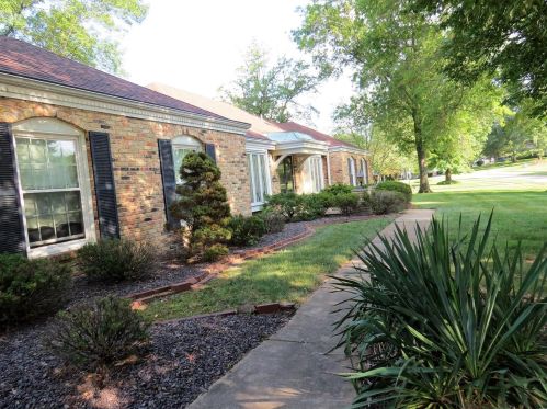 168 Laduemont Dr, Saint Louis, MO 63141-8052