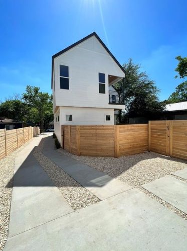 6310 El Mirando St, Austin TX  78741-2412 exterior