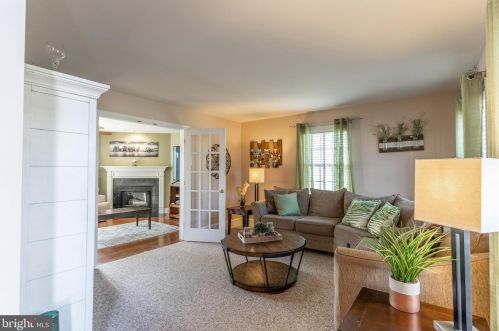 1121 Sunwood Ln, Lancaster PA  17601-7104 exterior