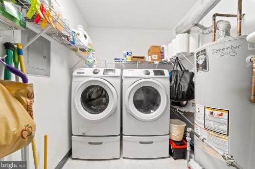 72 Holly Ct, Trenton NJ 08619-4636 exterior