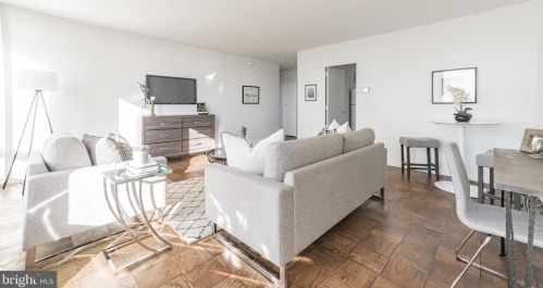 200 Locust St, Philadelphia PA  19106-3915 exterior