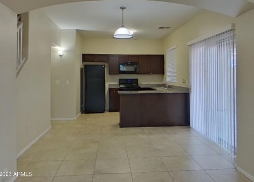 7413 40th Ln, Phoenix AZ  85041-6008 exterior