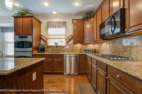 162 Huntington Dr, Jackson Twp NJ 08527-4699 exterior