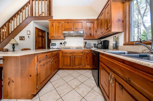 35 Kettle Hole Rd, Eastham MA 02642-2130 exterior